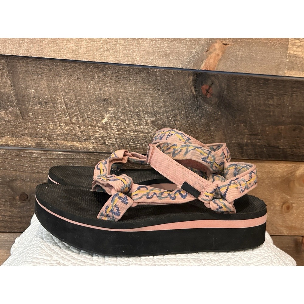 Teva Women's Platform Sandals Pink Patterned Adjustable‎ Strap Size 9-9.5